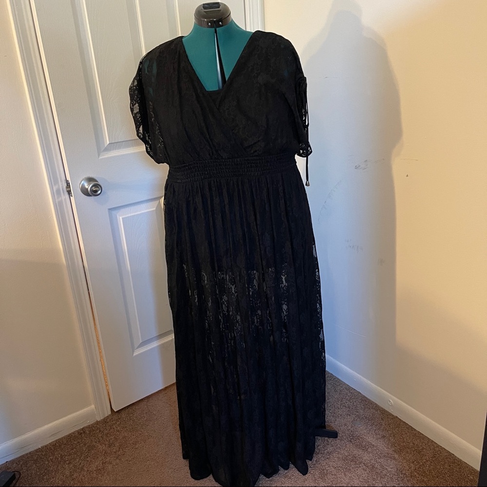 Formal lace maxi dress